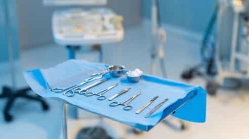Casi 40.000 euros de indemnización a un paciente operado de lipoma: no hubo consentimiento informado