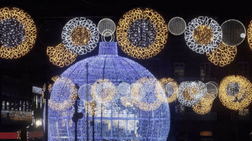 Un policía local de Vigo consigue en los tribunales que le paguen las horas extra de las luces de Navidad
