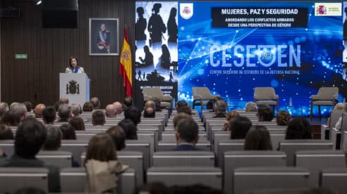 Margarita Robles destaca la importancia del liderazgo femenino en la resolución de conflictos armados