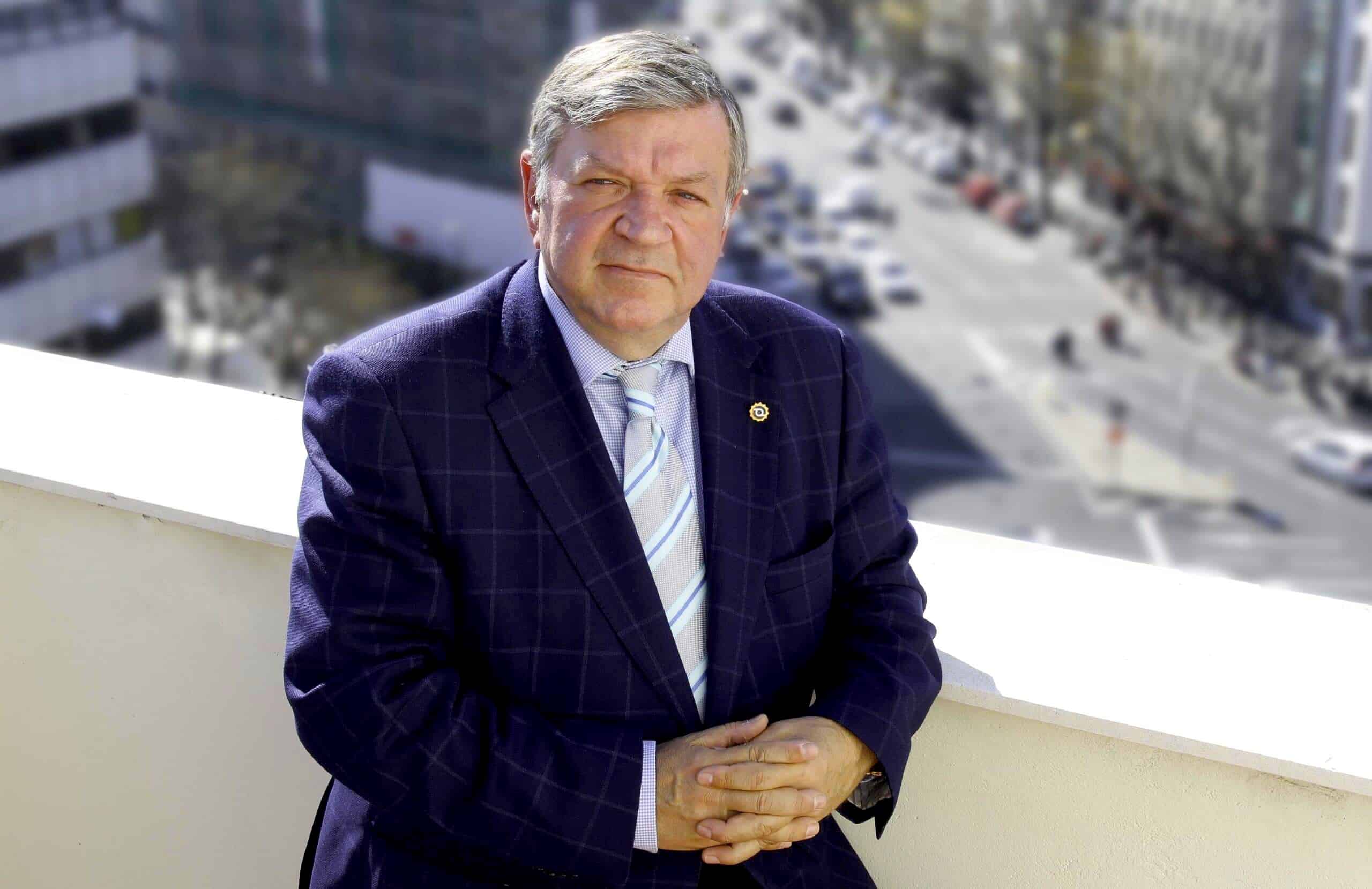 Juan de Dios Vargas, detective privado: «ahora, la mayoría de las infidelidades se pillan por WhatsApp y la nuble de Apple»