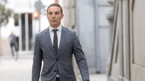 «Todo ha ido muy bien»: Juan Lobato sale del TS tras declarar y entregar voluntariamente su móvil y el acta notarial