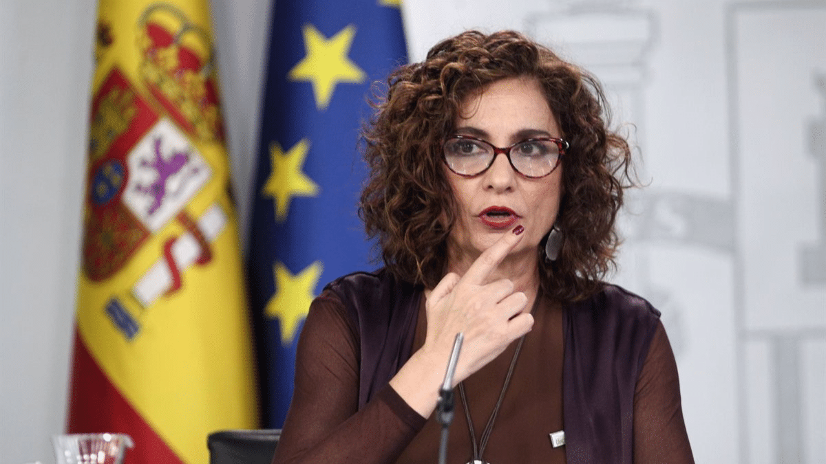 El novio de Ayuso demanda a la ministra María Jesús Montero por intromisión ilegítima en su honor