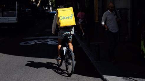 Glovo cambia finalmente de modelo laboral  y contratará a sus repartidores en España