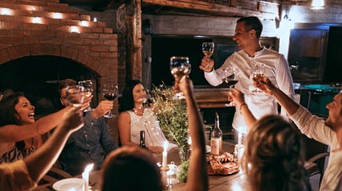 Cenas de empresa de Navidad: de ser despedido por sobrepasarte a una multa por colgar fotos en redes