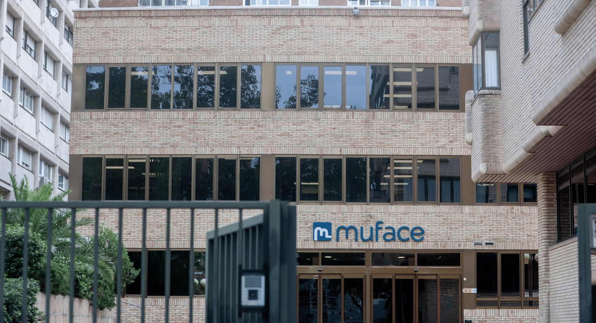 Nueva rectificación en Muface: el Gobierno amplía el plazo para convencer a Adeslas