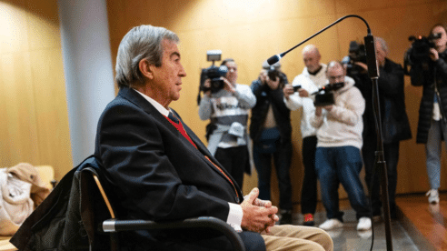 Álvarez-Cascos: «Es ridículo que a mis 77 años esté dando explicaciones de un ticket de 42 euros»