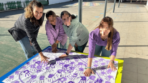 Laura Cánovas: una maestra sorda cesada en Canarias tras ser declarada “no apta” pese a contar con cinco años de experiencia docente