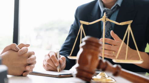 Condenan a más de dos años de prisión a un procurador por la apropiación indebida de 42.000 euros