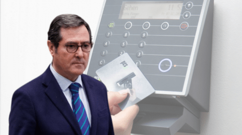 Despido disciplinario por el registro de jornada: el plan de la CEOE, una nueva «obligación sancionable» a los trabajadores