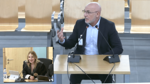 El seleccionador Luis De la Fuente niega haber participado en el comité de crisis de la RFEF tras el beso de Rubiales