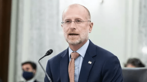 Brendan Carr, presidente de la FCC, advierte que defenderá a sus ‘big tech’ ante el proteccionismo regulatorio de UE