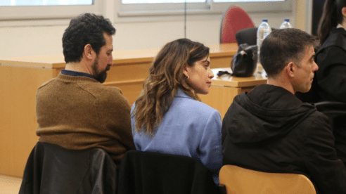 Piden dos años de prisión a la actriz María León, en el banquillo por agredir a una agente de policía