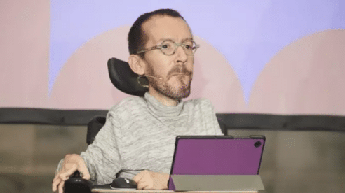 Pablo Echenique, a juicio por su tuit en el que instaba a «deportar  sacerdotes» por violar a menores