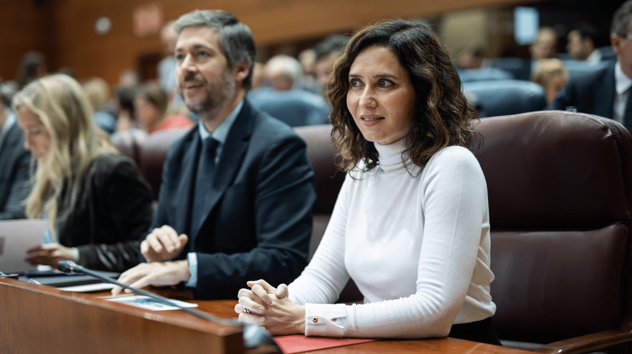 Ayuso llevará a los tribunales y la UE el pacto con Junts sobre menores migrantes