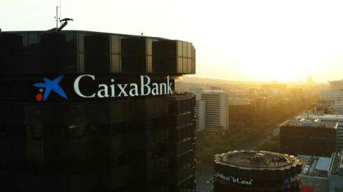 El TSJ de Andalucía rechaza la discriminación por edad y desestima la demanda de un extrabajador de Caixabank