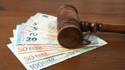 Un padre acude a los tribunales para quitarse la pensión de 100 euros de sus hijos, y acaba pagando 175 euros más