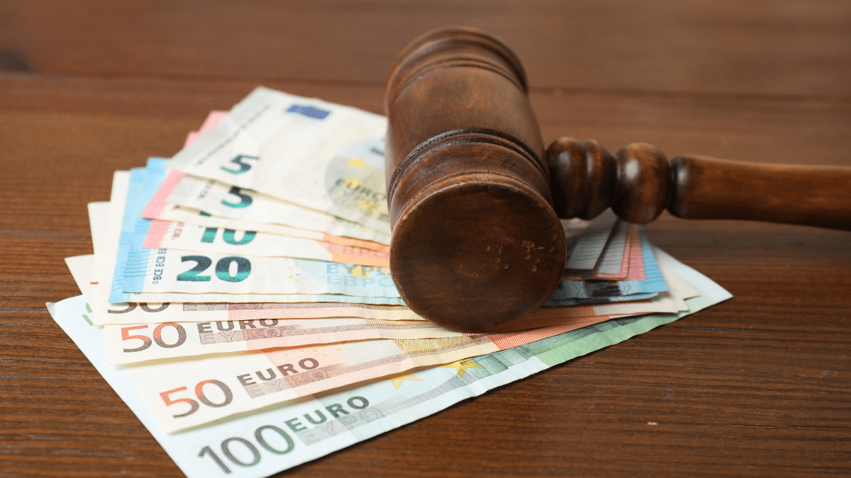 Un padre acude a los tribunales para quitarse la pensión de 100 euros de sus hijos, y acaba pagando 175 euros más
