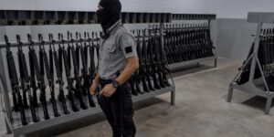 La Corte Suprema de EEUU frena temporalmente la deportación de venezolanos acusados de pertenecer al Tren de Aragua