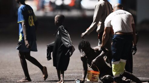 El Gobierno da un paso atrás en el Supremo, y acatará el auto de acogida de los menores migrantes de Canarias