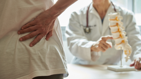Una lumbalgia crónica no es suficiente para conseguir la incapacidad permanente total de una administrativa