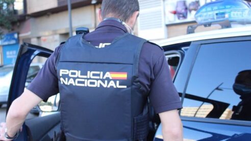 6 meses de prisión por dormirse borracho en el coche encendido, y agredir a los agentes de Policía que le despertaron