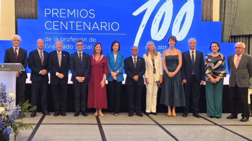 Los Graduados Sociales celebran su centenario premiando a los tres ministerios importantes en su historia
