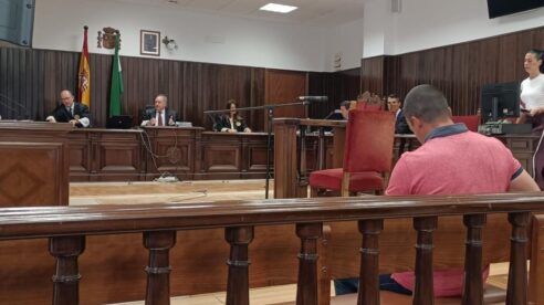 Casi seis años de cárcel por compartir porno infantil creado con inteligencia artificial con fotos de sus familiares y vecinos