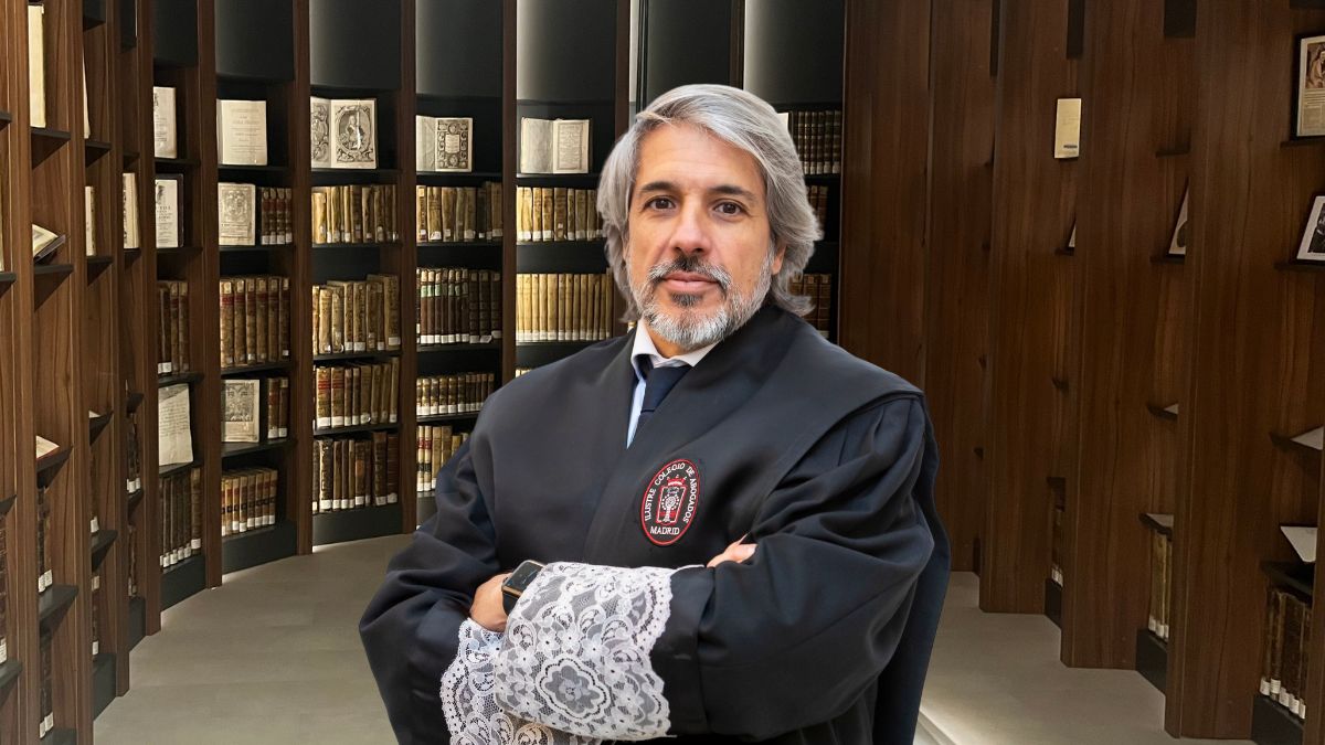 Emilio Ramírez, diputado bibliotecario del ICAM: «Nuestro objetivo es ofrecer una biblioteca digital robusta y accesible que apoye el ejercicio profesional»