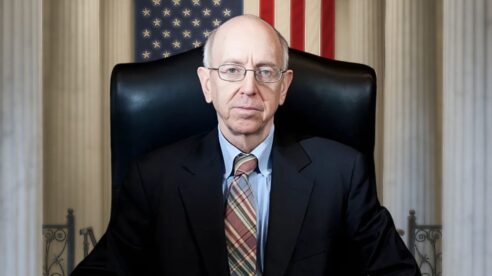 “Los jueces no son máquinas lógicas”: Richard A. Posner revela cómo realmente deciden los jueces en EE.UU.