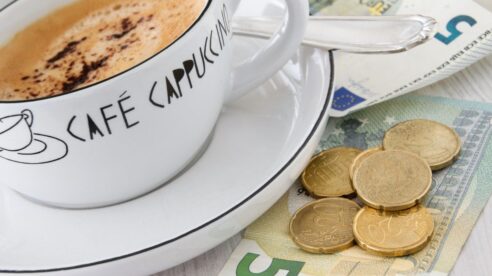 Un bar se hace «viral» por cobrarte el café según el tiempo que tardes en bebértelo: es legal, pero no siempre