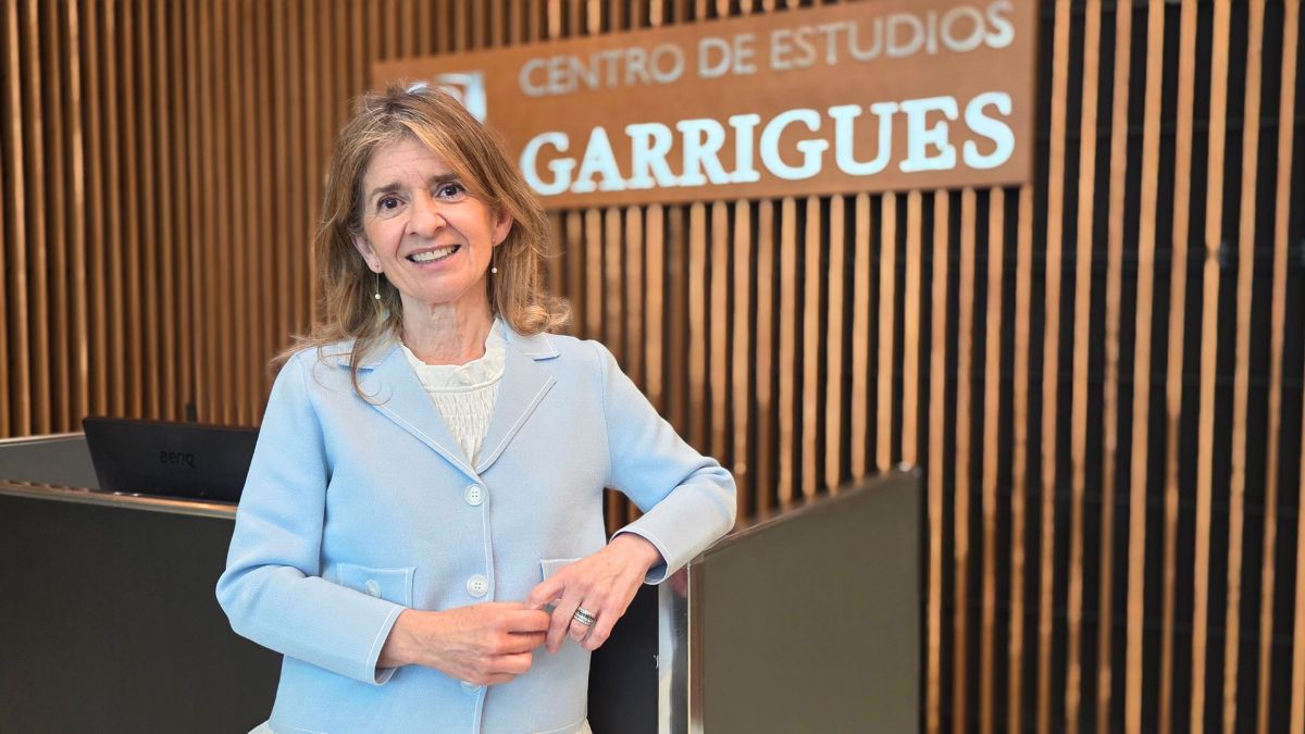 Mercedes de Prada: «La docencia, sin investigación ni conexión con el ejercicio profesional, simplemente no tiene sentido»