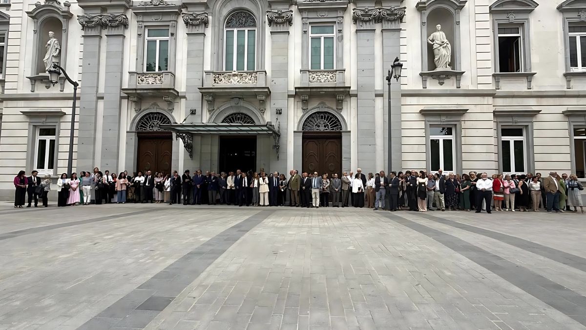 Jueces y fiscales se concentran en los Palacios de Justicia de toda España contra los planes del Gobierno: “La independencia está en juego”