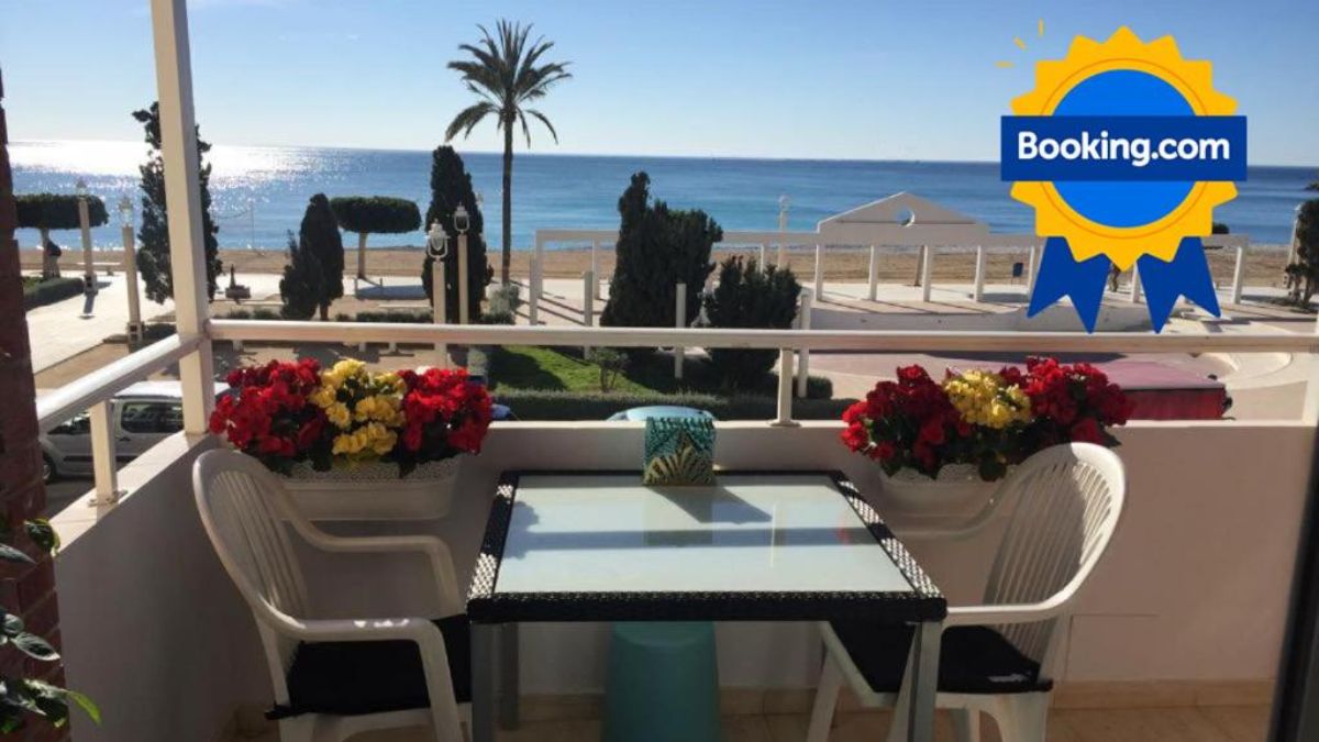 Booking elimina 4.093 anuncios ilegales, la mayoría en las Islas Canarias, por orden del Ministerio de Consumo