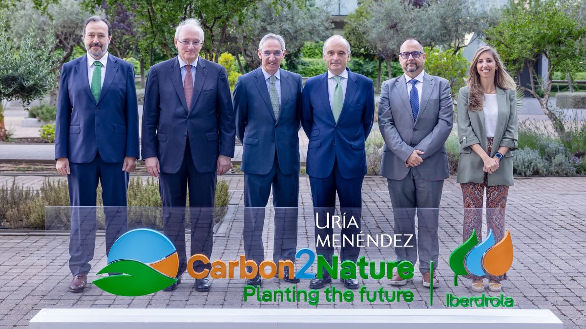 Uría Menéndez y Carbon2Nature (Iberdrola) reforestan 90 hectáreas en Salamanca para compensar su huella climática