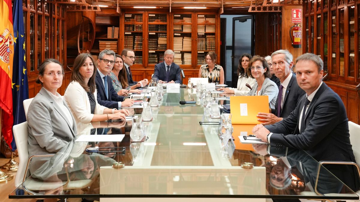 Bolaños avisa, ante la Comisión de Venecia, que el sistema de los jueces eligiendo a los jueces para el CGPJ supondría un retroceso democrático