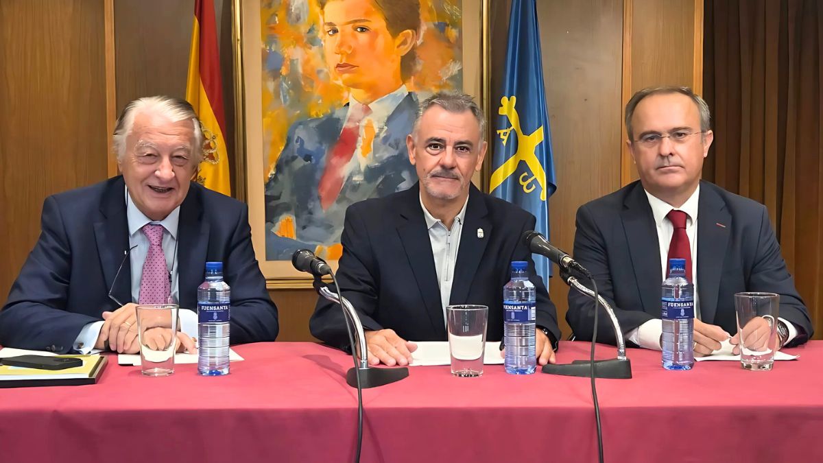 Javier Junceda, en la presentación de su libro «Asturias y los asturianos»: «Asturias necesita autoestima y estrategia para recuperar su lugar»