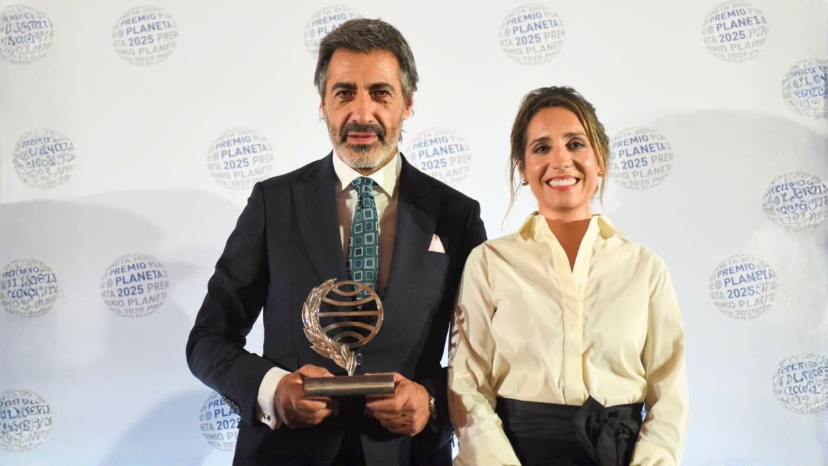 Juan del Val, ganador del Premio Planeta, solo cobrará en limpio 650.000 euros del millón: el resto se lo lleva Hacienda