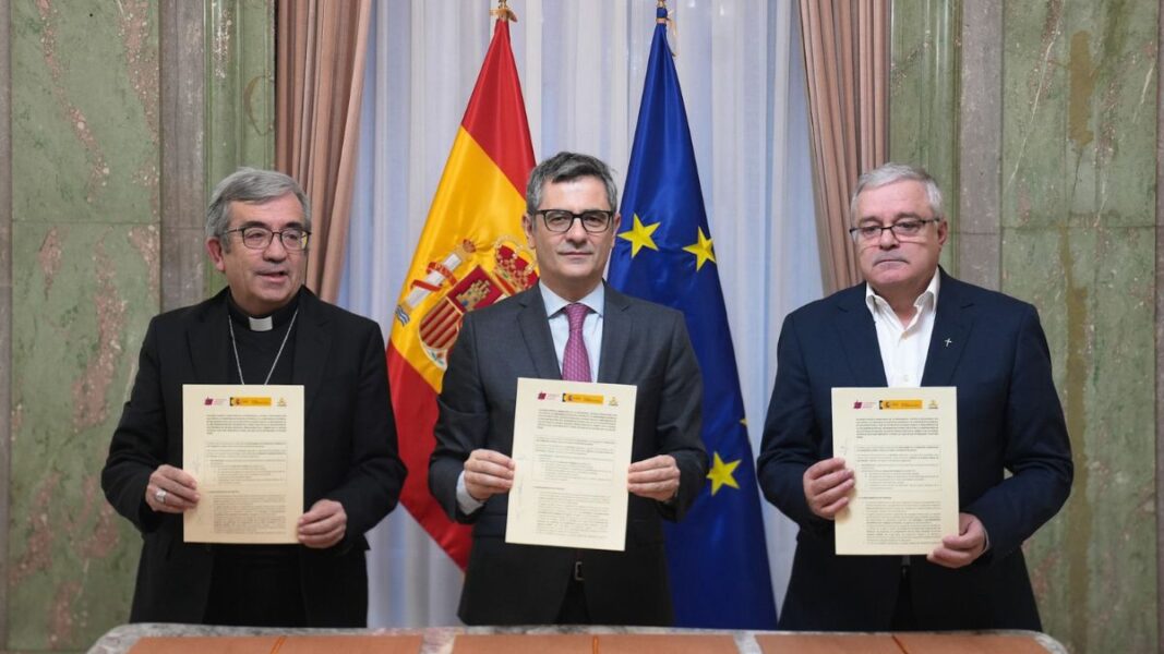 Gobierno e Iglesia Católica firman un acuerdo para indemnizar a las ...