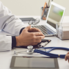 El TSXG avala suspender 3 meses a un médico por trabajar en un centro público y en otro privado sin pedir la compatibilidad